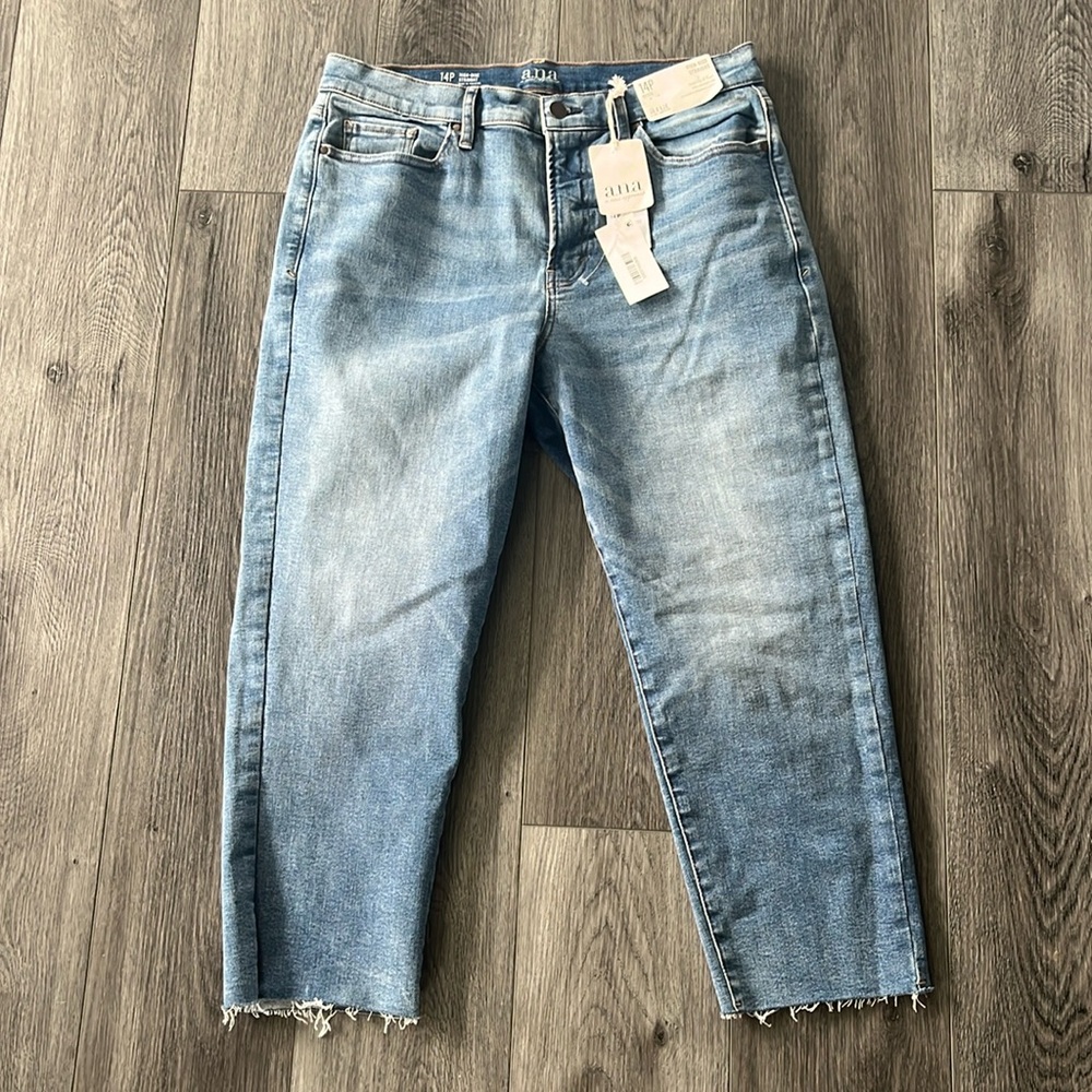 Straight leg, cropped ankle Jean